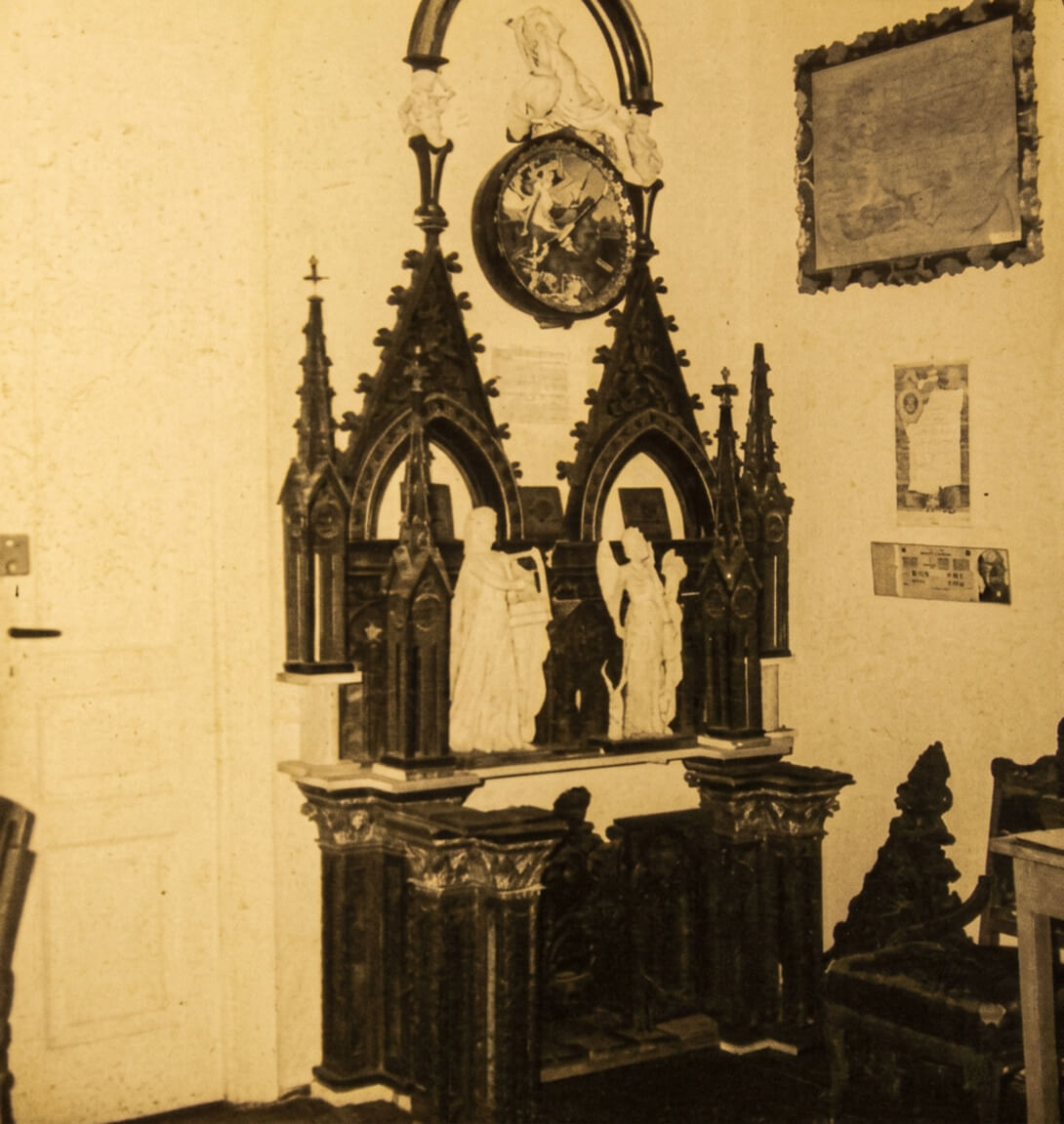 Die von Wiktor Wasilewski gebaute Standuhr mit Mondphasenanzeige